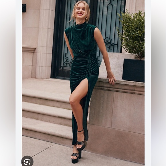 Lulu's Emerald Green Velvet Sleeveless Dress - Picture 1 of 2